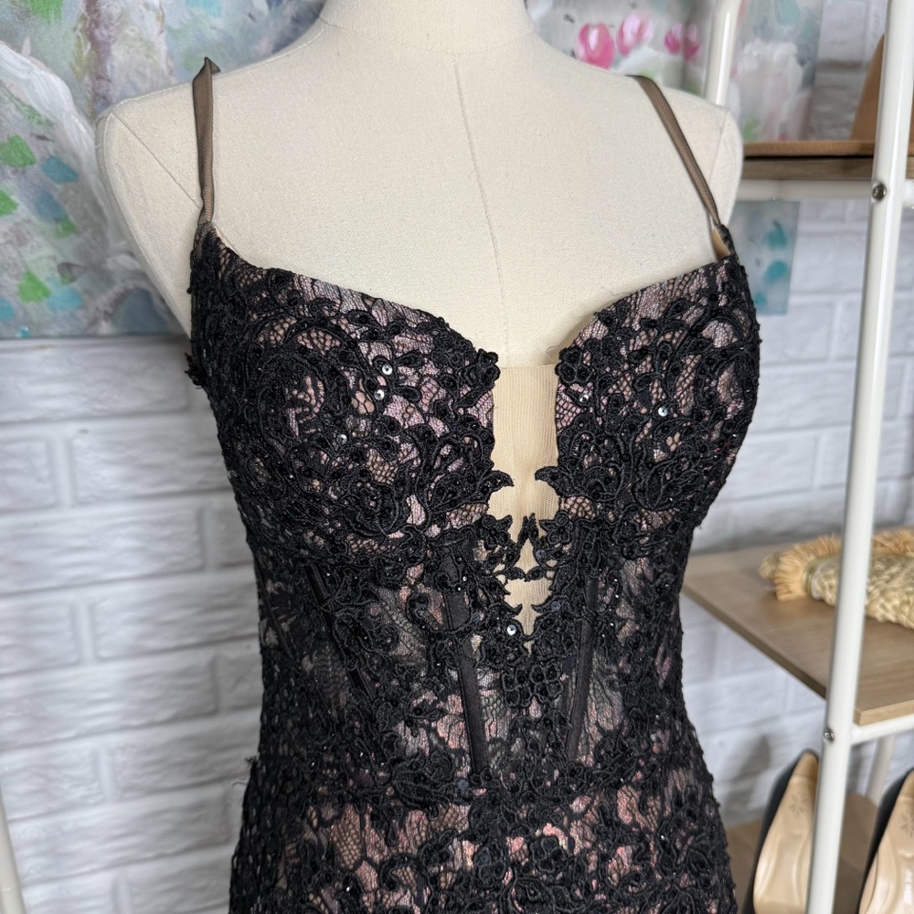 Mac Duggal 79252 Notched Neckline Lace Trumpet Dress (8) - Picture 4 of 9
